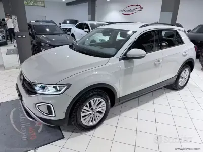 Usata VW T-Roc Life 116 CV (85 kW) 2023 Beige SUV