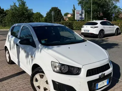 Usata Chevrolet Aveo 84 CV (61 kW) 2012 Bianco Berlina