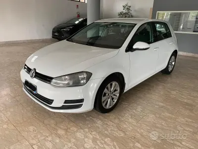 Używany VW Golf VII Comfortline 110 KM (80 kW) 2016 Biały Sedan/Limuzyna