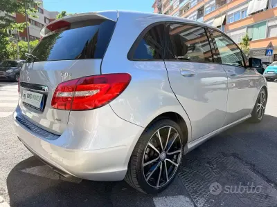 Gebraucht Mercedes B220 AMG 170 PS (125 kW) 2014 Grau Van / Kleinbus