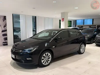 Usata Opel Astra Innovation 110 CV (80 kW) 2018 Nero Berlina