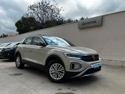 Usata VW T-Roc Life 110 CV (80 kW) 2024 Marrone SUV