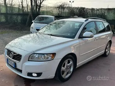 Usata Volvo V50 Momentum 115 CV (84 kW) 2012 Bianco Station wagon