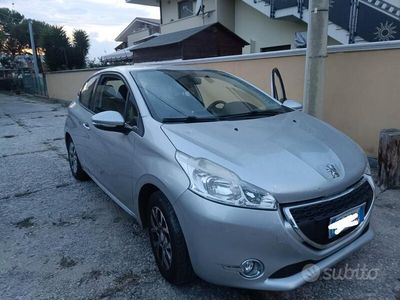 usata Peugeot 208 - ideale per neopatentati