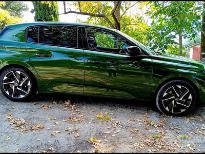 Usado Peugeot 308 Allure 131 CV (96 kW) 2022 Verde Berlina