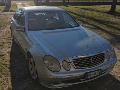 Usata Mercedes E200 Avantgarde 163 CV (119 kW) 2006 Grigio Berlina