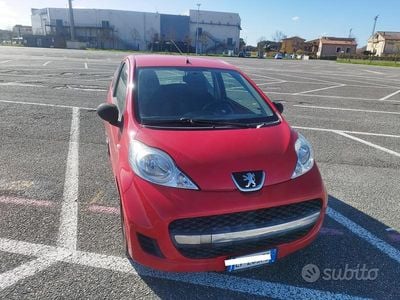 Usata Peugeot 107 Access 68 CV (50 kW) 2011 Rosso Utilitaria