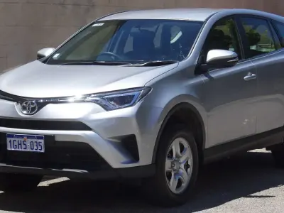 Usata Toyota RAV4 Hybrid Lounge 155 CV (114 kW) 2017 SUV