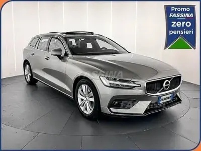 Usata Volvo V60 Business Edition 163 CV (119 kW) 2021 Bronzo Station wagon