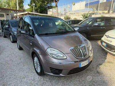 Usata Lancia Musa Gold 95 CV (69 kW) 2011 Viola Monovolume
