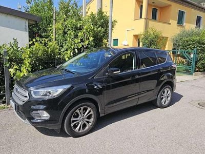Usata Ford Kuga 163 CV (119 kW) 2019 Nero SUV