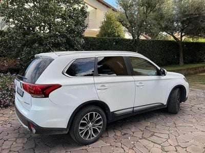 Usata Mitsubishi Outlander Instyle 150 CV (110 kW) 2015 Bianco SUV