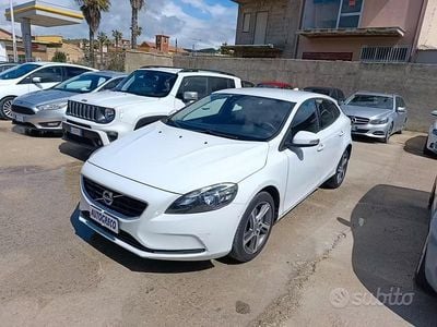 Usata Volvo V40 Kinetic 120 CV (88 kW) 2015 Bianco Berlina