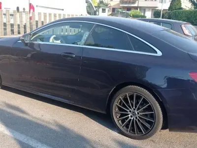 Usata Mercedes E220 194 CV (142 kW) 2017 Blu/azzurro Coupé