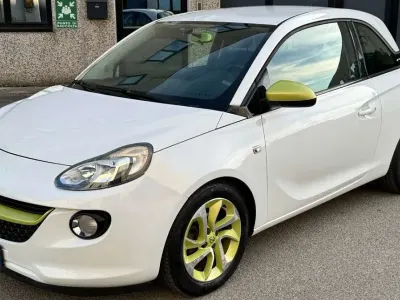 Usata Opel Adam Glam 69 CV (50 kW) 2013 Bianco Utilitaria