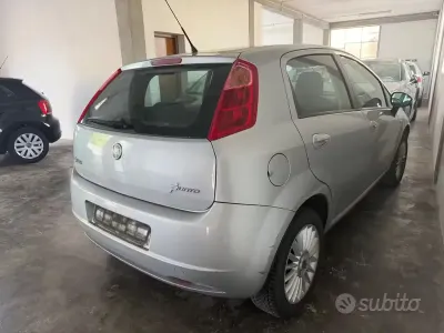 Usata Fiat Grande Punto Active 77 CV (56 kW) 2009 Bluazzurro Utilitaria