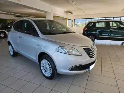 Usata Lancia Ypsilon Gold 80 CV (58 kW) 2014 Argento Utilitaria