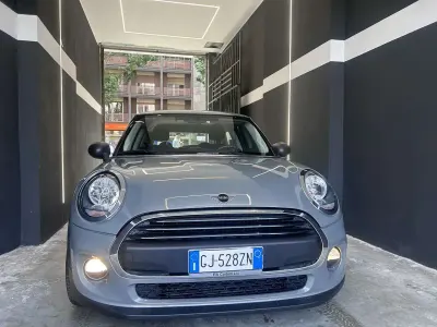 Usata Mini ONE 75 CV (55 kW) 2019 Grigio Utilitaria