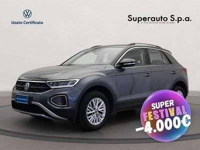 Usata VW T-Roc Life 150 CV (110 kW) 2023 Grigio scuro SUV