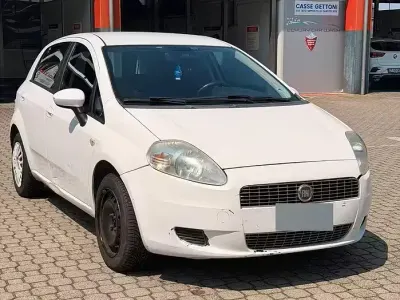 Usata Fiat Grande Punto 65 CV (47 kW) 2009 Bianco Utilitaria