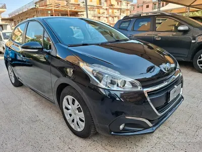 Usata Peugeot 208 82 CV (60 kW) 2016 Nero Utilitaria