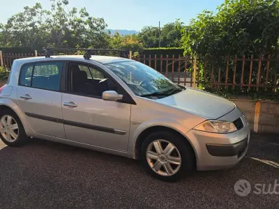 Usata Renault Mégane 106 CV (77 kW) 2005 Grigio Berlina
