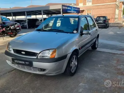 Usata Ford Fiesta Ghia 75 CV (55 kW) 1999 Grigio Utilitaria