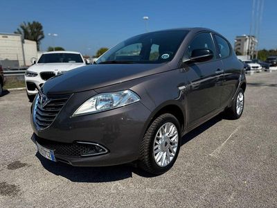 Usata Lancia Ypsilon Gold 85 CV (62 kW) 2014 Gray Utilitaria