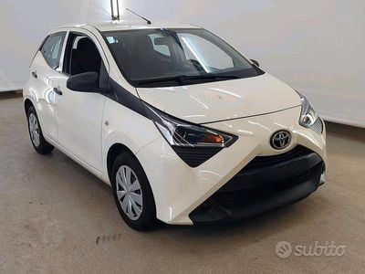 Usata Toyota Aygo Connect Style 72 CV (52 kW) 2021 Bianco Utilitaria