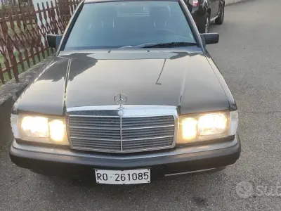 Usata Mercedes 190 122 CV (89 kW) 1988 Blu Berlina