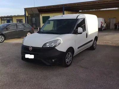 Usata Fiat Doblò 104 CV (76 kW) 2016 Bianco Monovolume