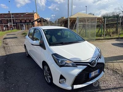 Usata Toyota Yaris Lounge 89 CV (65 kW) 2016 Beige Berlina