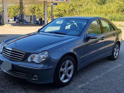 Usata Mercedes C320 Avantgarde 218 CV (160 kW) 2005 Argento Berlina