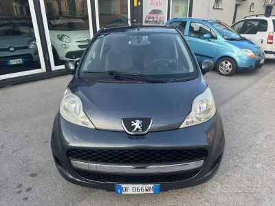 Usata Peugeot 107 68 CV (50 kW) 2007 Grigio Utilitaria