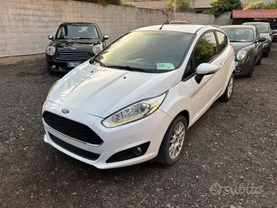Usata Ford Fiesta Titanium 75 CV (55 kW) 2016 Bianco Utilitaria