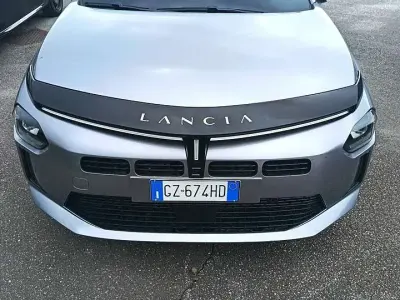 Usata Lancia Ypsilon 101 CV (74 kW) 2025 Grigio Utilitaria