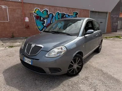 Usata Lancia Ypsilon 60 CV (44 kW) 2008 Grigio Utilitaria