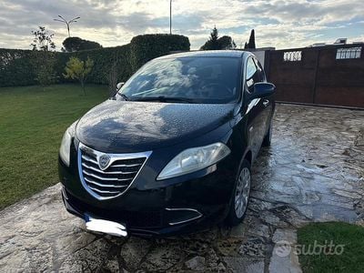 Usata Lancia Ypsilon 80 CV (58 kW) 2012 Nero Utilitaria