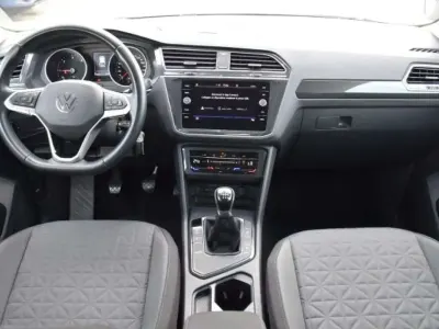 Begagnad VW Tiguan Life 122 HK (89 kW) 2021 Grå SUV