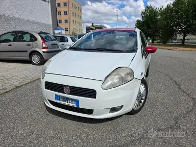 Usado Fiat Grande Punto 77 HP (56 kW) 2011 Branco Citadino