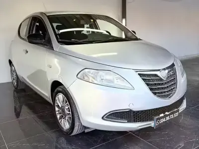 Usata Lancia Ypsilon Gold 69 CV (50 kW) 2013 Grigio Utilitaria