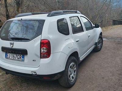 Bianco Usata 2011 Dacia Duster Lauréate SUV | 7000 € (Buon prezzo)