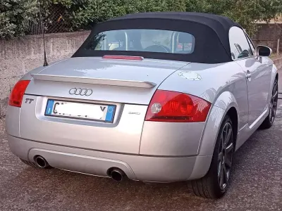 Usata Audi TT Roadster Ambiente 224 CV (164 kW) 2003 Argento Cabrio