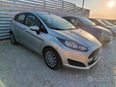 Begagnad Ford Fiesta Business Edition 95 HK (69 kW) 2015 Vit Sedan