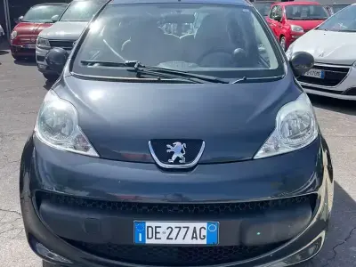 Usata Peugeot 107 68 CV (50 kW) 2007 Nero Utilitaria