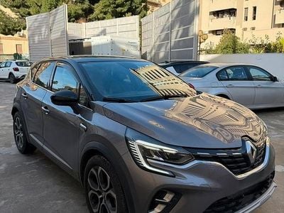 Usata Renault Captur 100 CV (73 kW) 2023 Grigio SUV