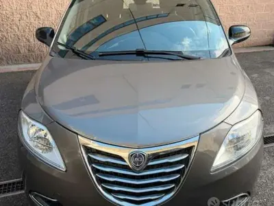 Usata Lancia Ypsilon 69 CV (50 kW) 2013 Marrone Utilitaria