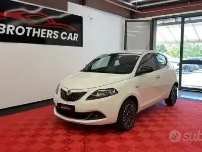 Usata Lancia Ypsilon 69 CV (50 kW) 2024 Bianco Utilitaria