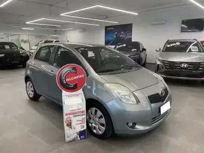 Usata Toyota Yaris Sol 87 CV (63 kW) 2007 Grigio Berlina