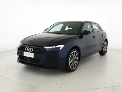 Usata Audi A1 Sportback Business 116 CV (85 kW) 2025 Blu navarra metallizzato nero Utilitaria